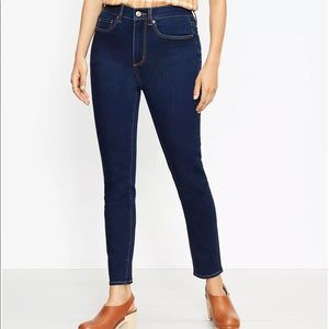 LOFT Petite Curvy High Rise Skinny Jeans In Rinse Wash 32P